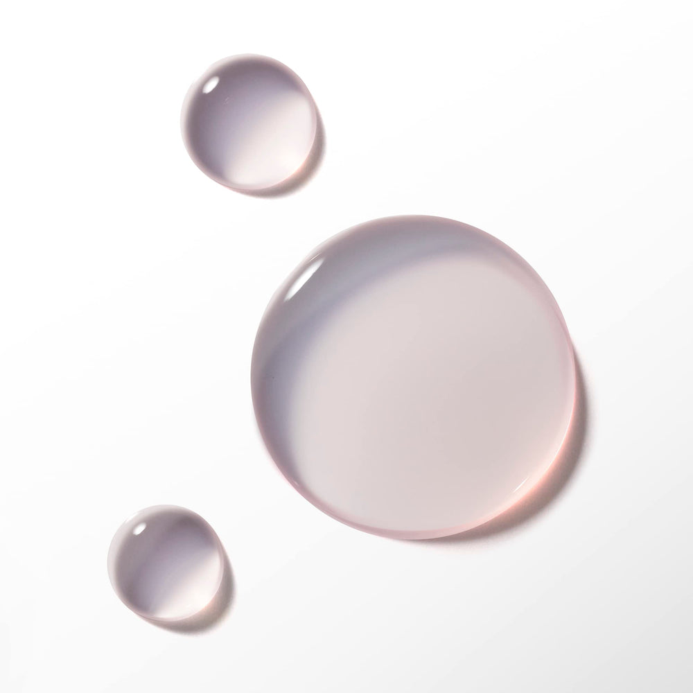 Lancôme La Vie Est Belle close-up notes of iris and patchouli for lasting fragrance.