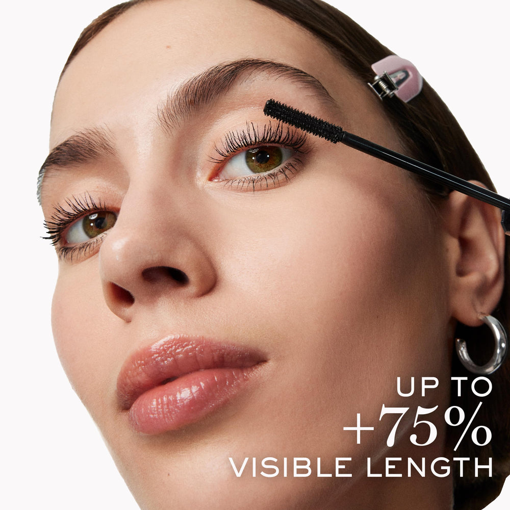 Lancôme Lash Idôle 24h wear close-up illustrates long-lasting effect.