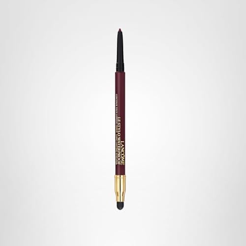 Lancôme Le Stylo on lash line showing precise, long-lasting line.