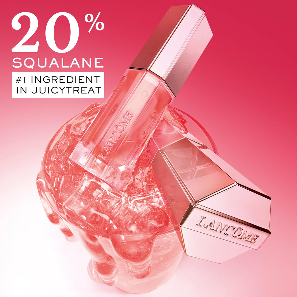 Lancôme Lip Idôle JuicyTreat close-up of lip contouring with jumbo wand.