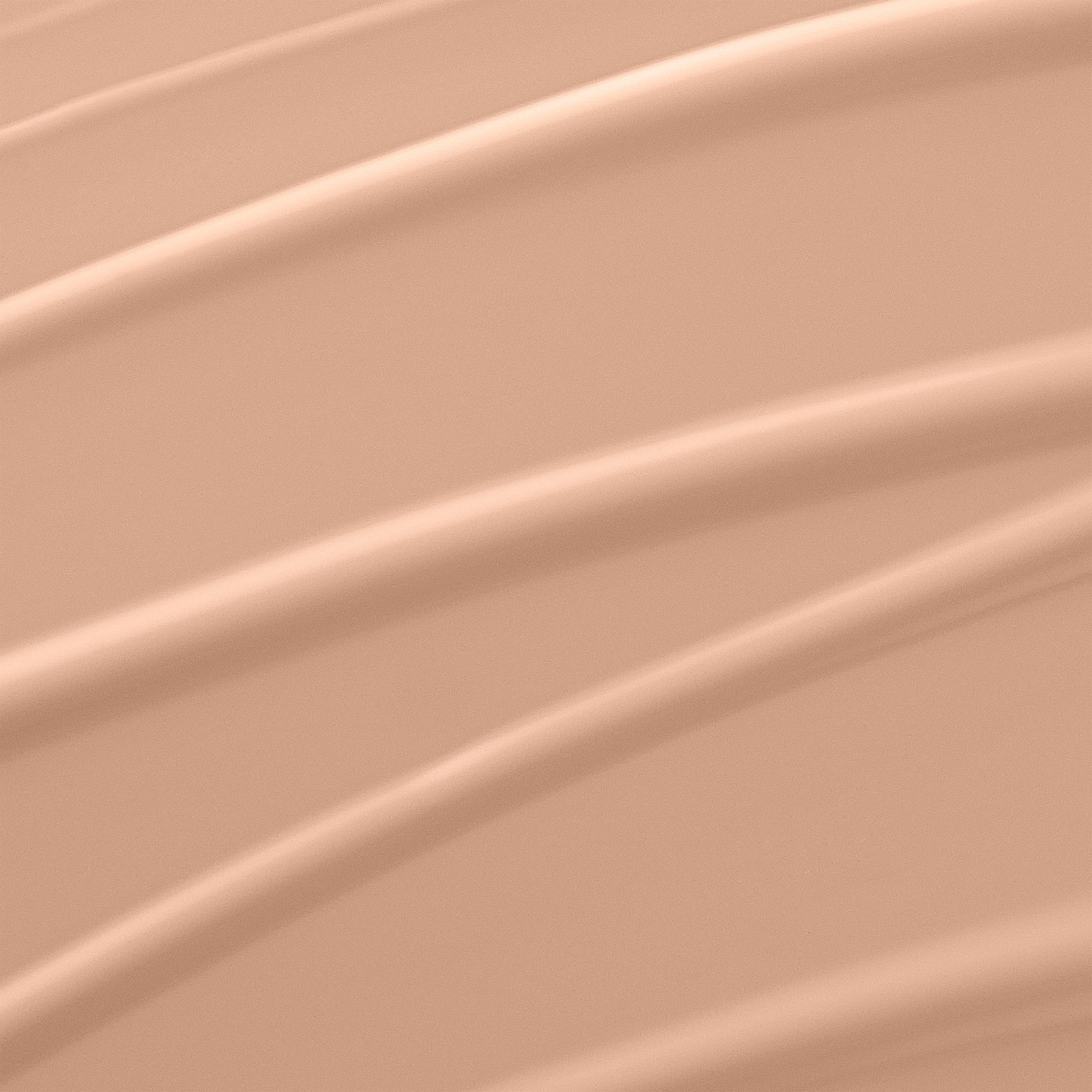 Lancôme Renergie Lift Foundation swatch-on-skin shows smooth blend for natural glow.