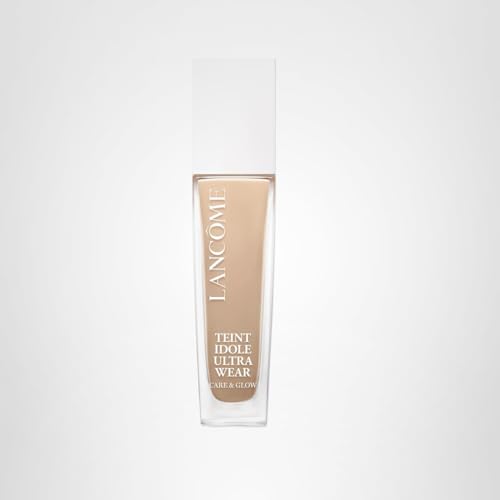 Lancôme Teint Idole Care Glow longwear formula demonstrated on skin.