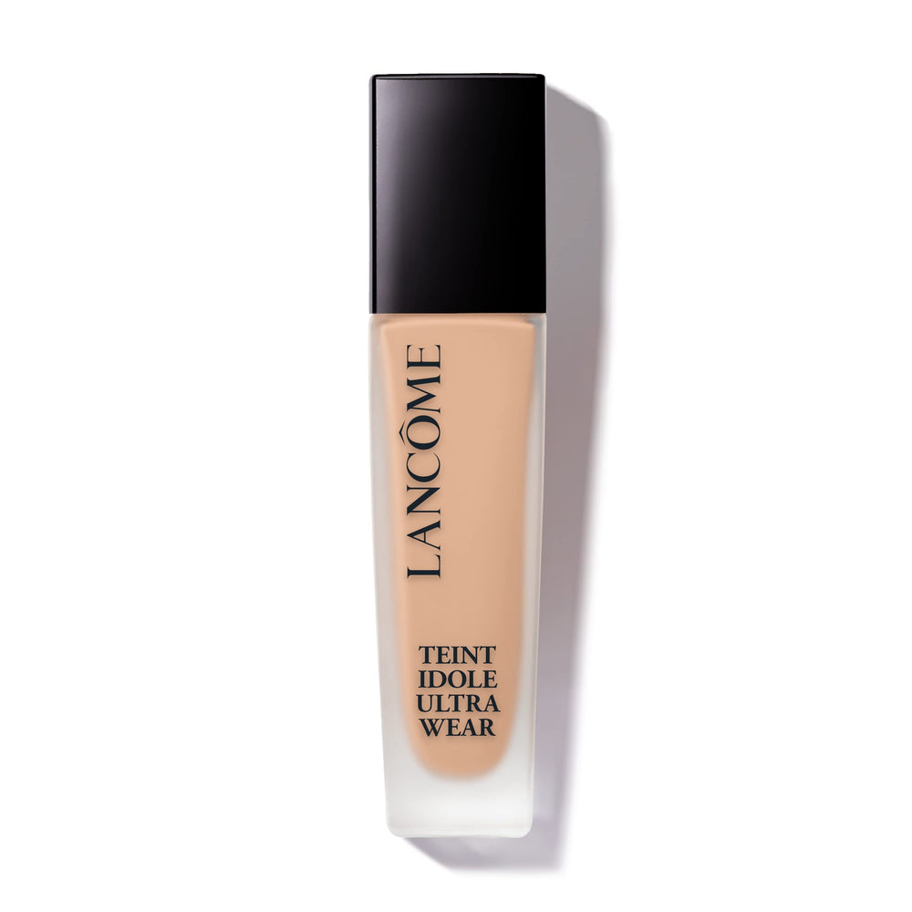 Lancôme Teint Idole Ultra Wear bottle closeup highlighting longwear natural matte finish.