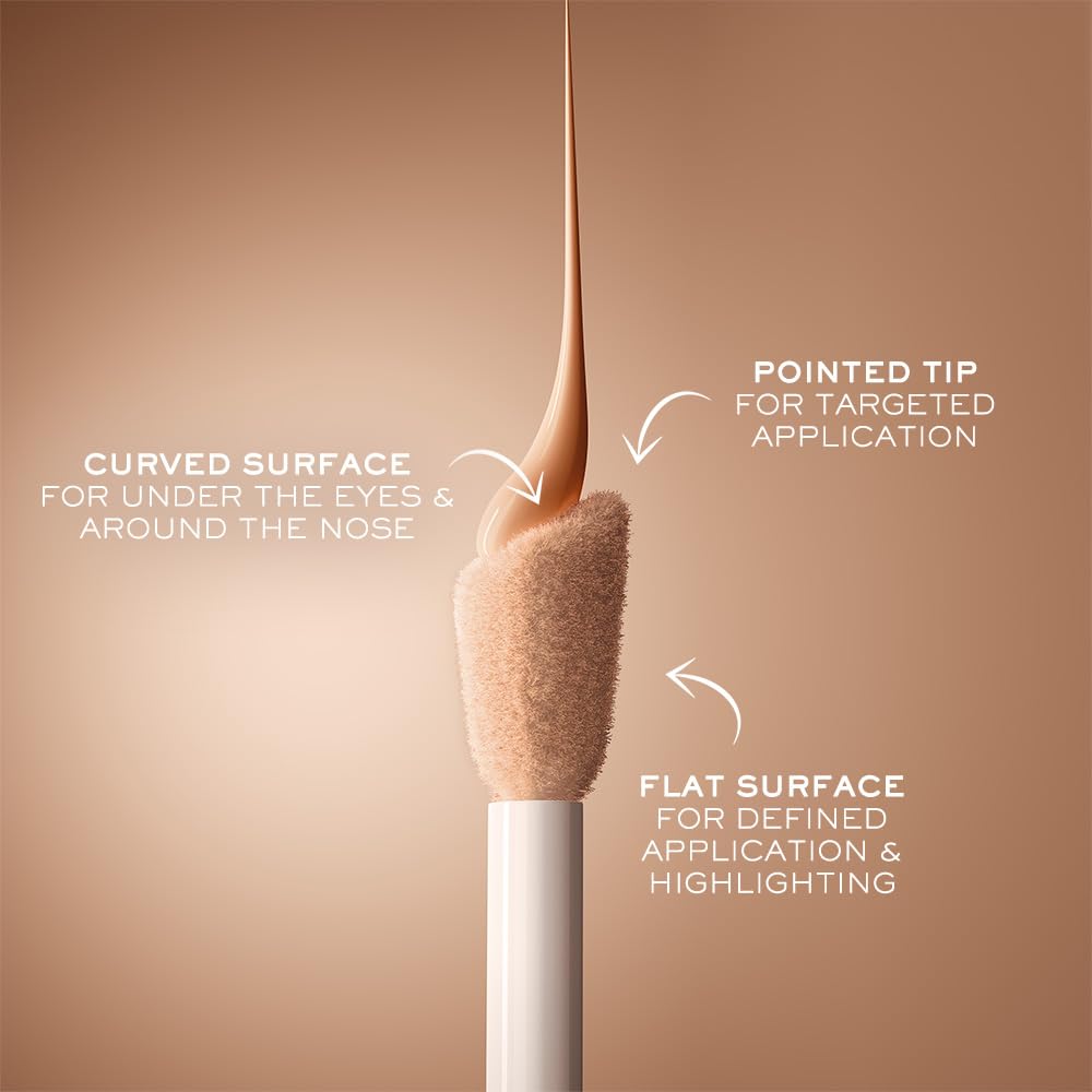 Lancôme Teint Idole serum concealer with soft glow finish on skin.