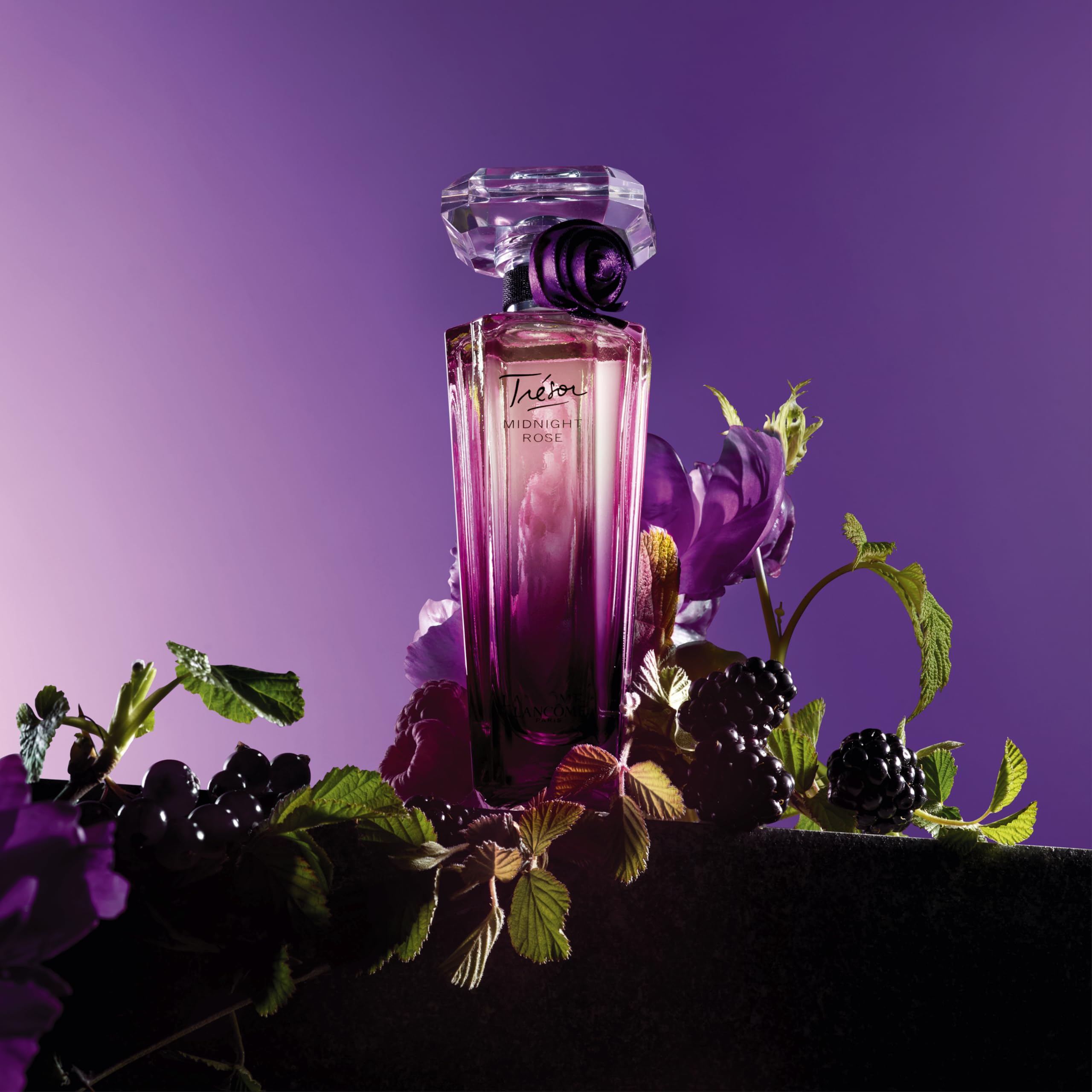 Lancôme Trésor Midnight gift-ready packaging suggests a thoughtful present for anniversaries.