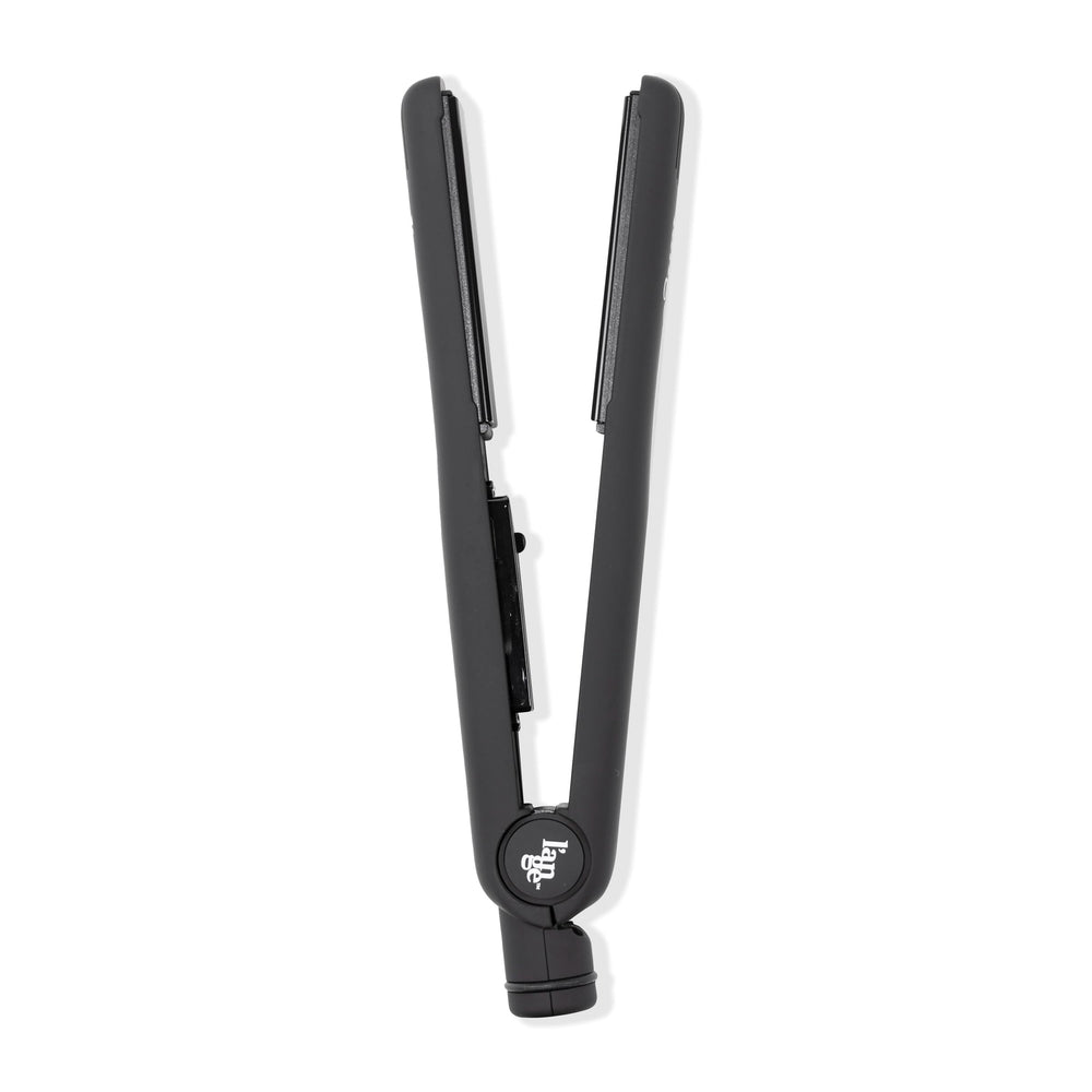 L'ANGE HAIR Aplatir 360 swivel cord enables unrestricted styling.