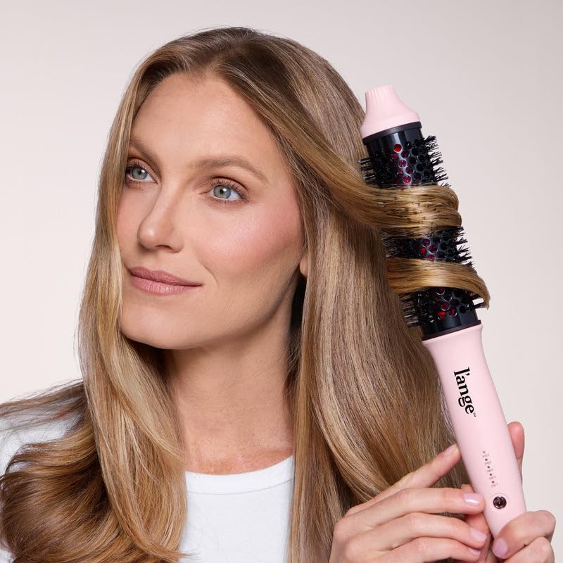 GlamWave glossy finish on straight hair for sleek results.