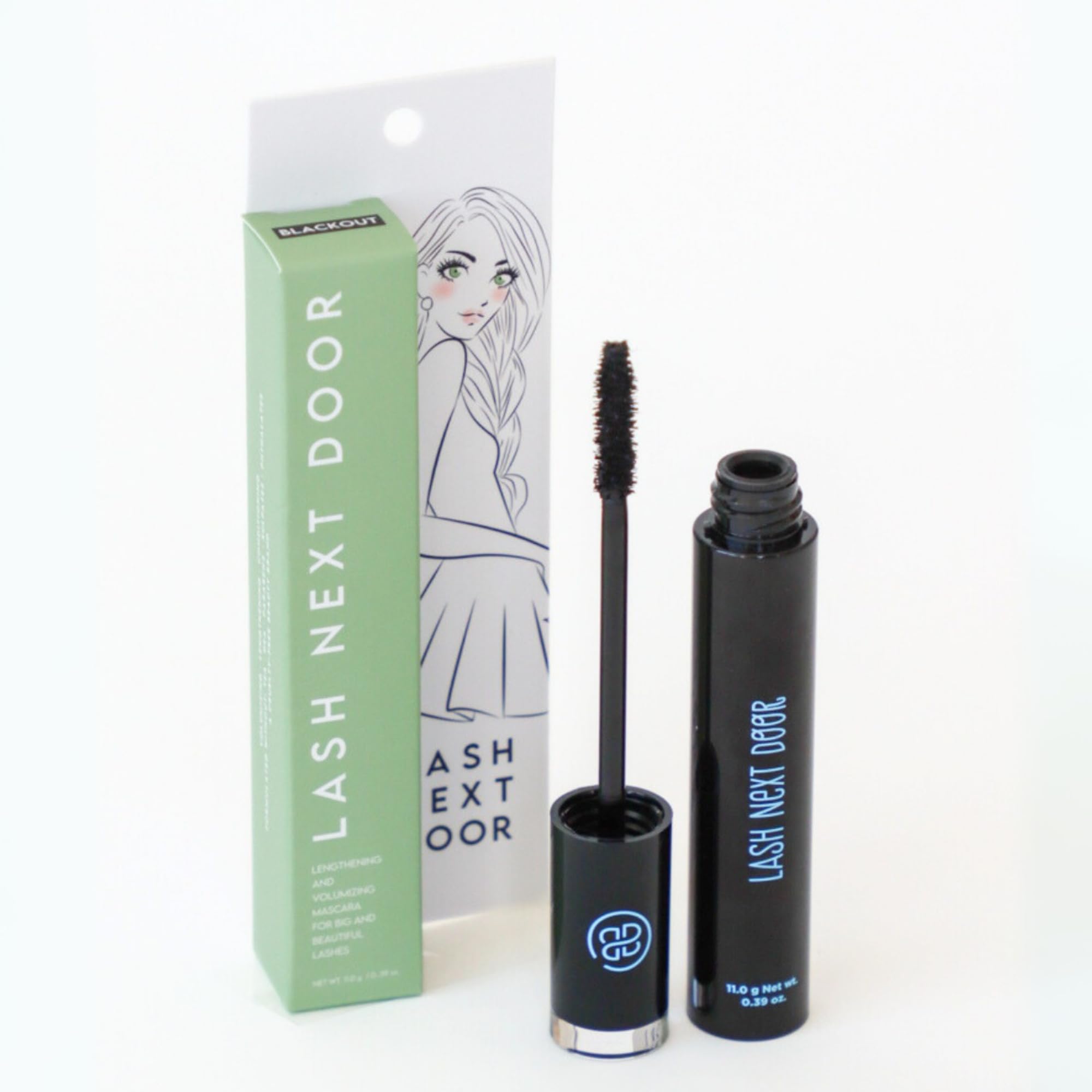Lash Next Door mascara swatch on lashes shows no-clump formula.