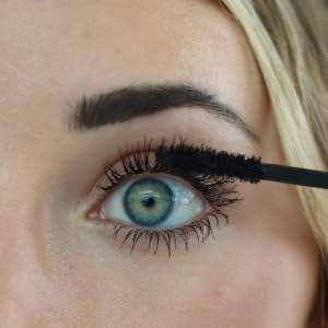 Lash Next Door mascara smudge-proof lashes suitable for humidity and workouts.