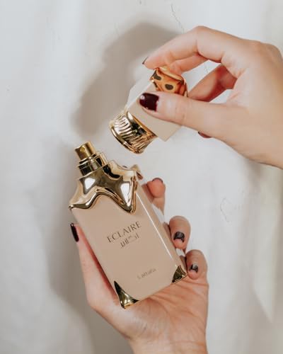 Lattafa Eclaire heart-notes-white-flowers-honey define a gentle floral character