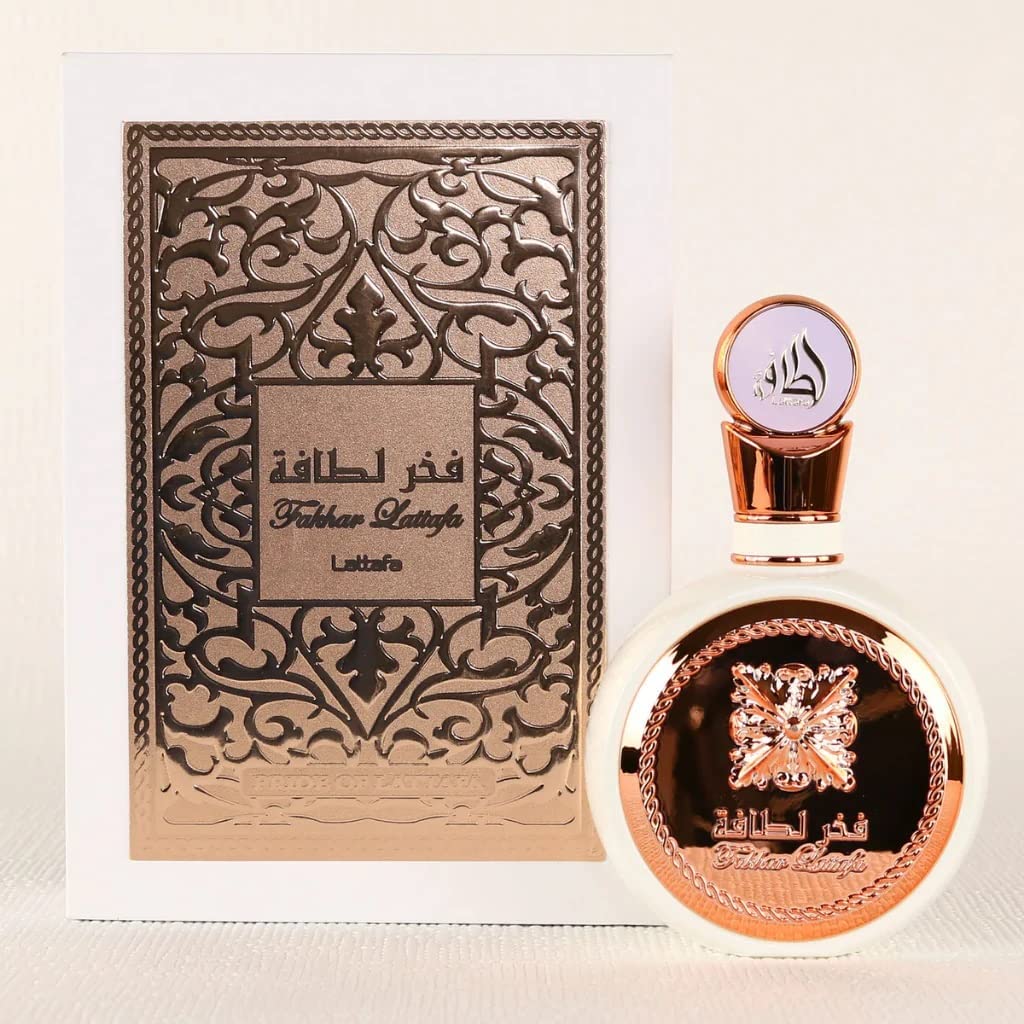 Lattafa Fakhar base notes of vanilla and sandalwood add warmth.