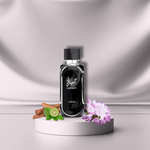 Lattafa Hayaati lifestyle shot—woody-aromatic vibe for daily city life.