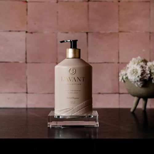 L'AVANT Collective bergamot-orange-blossom-amber-cedar notes evoke refreshing ritual.