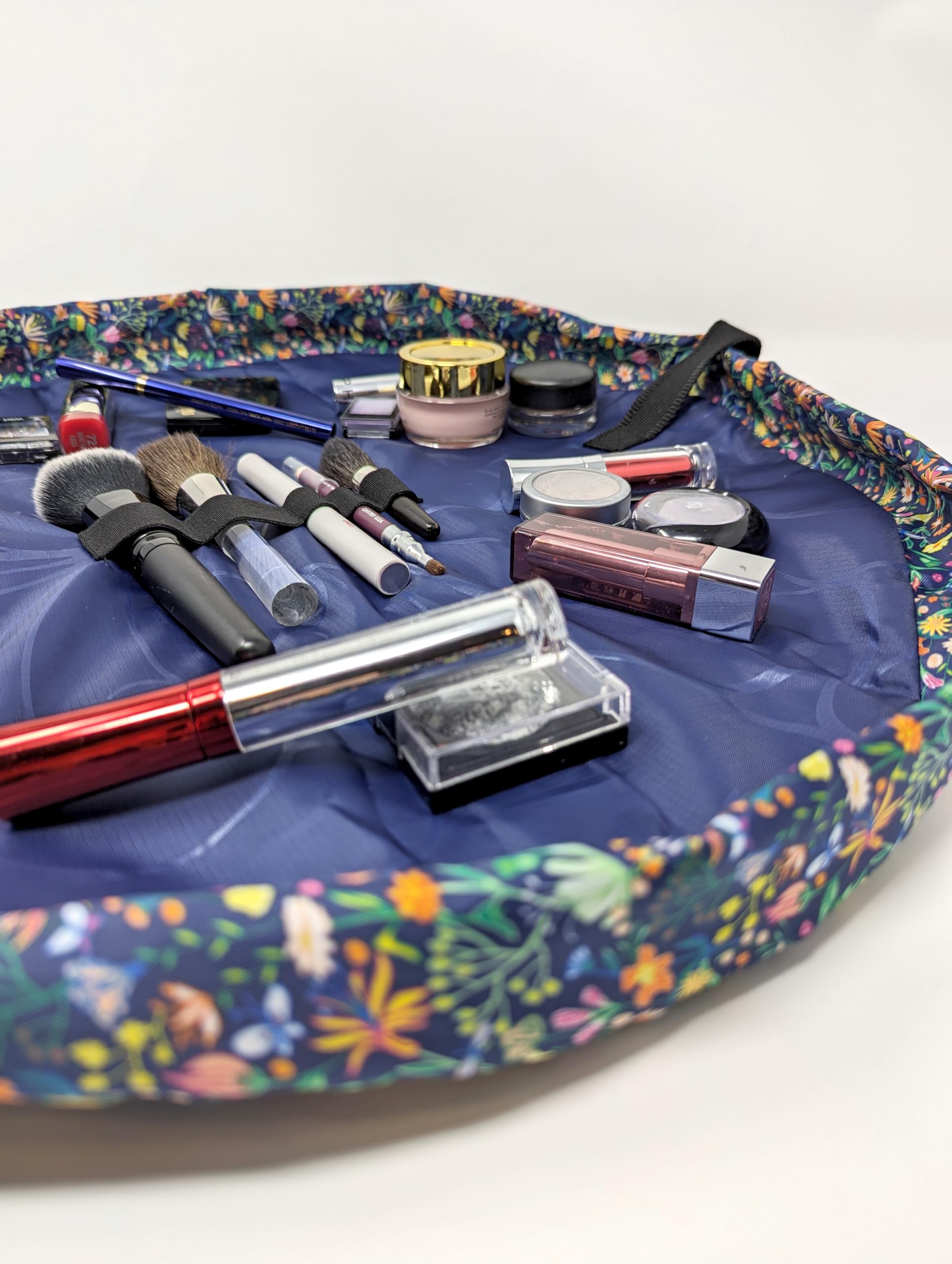 Lay-n-Go Cosmo butterfly small floral zip pocket keeps small items secure on trips.