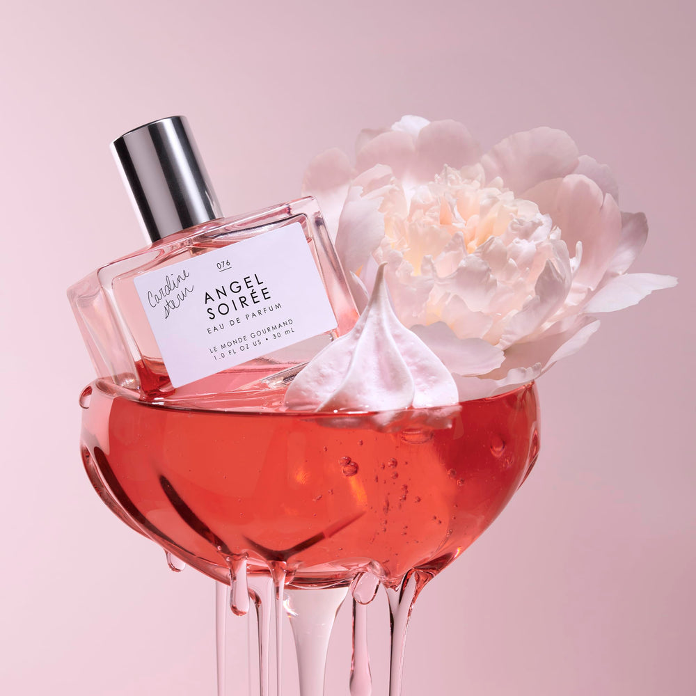 Le Monde Gourmand Angel Soirée lifestyle shot hints at evening romance.