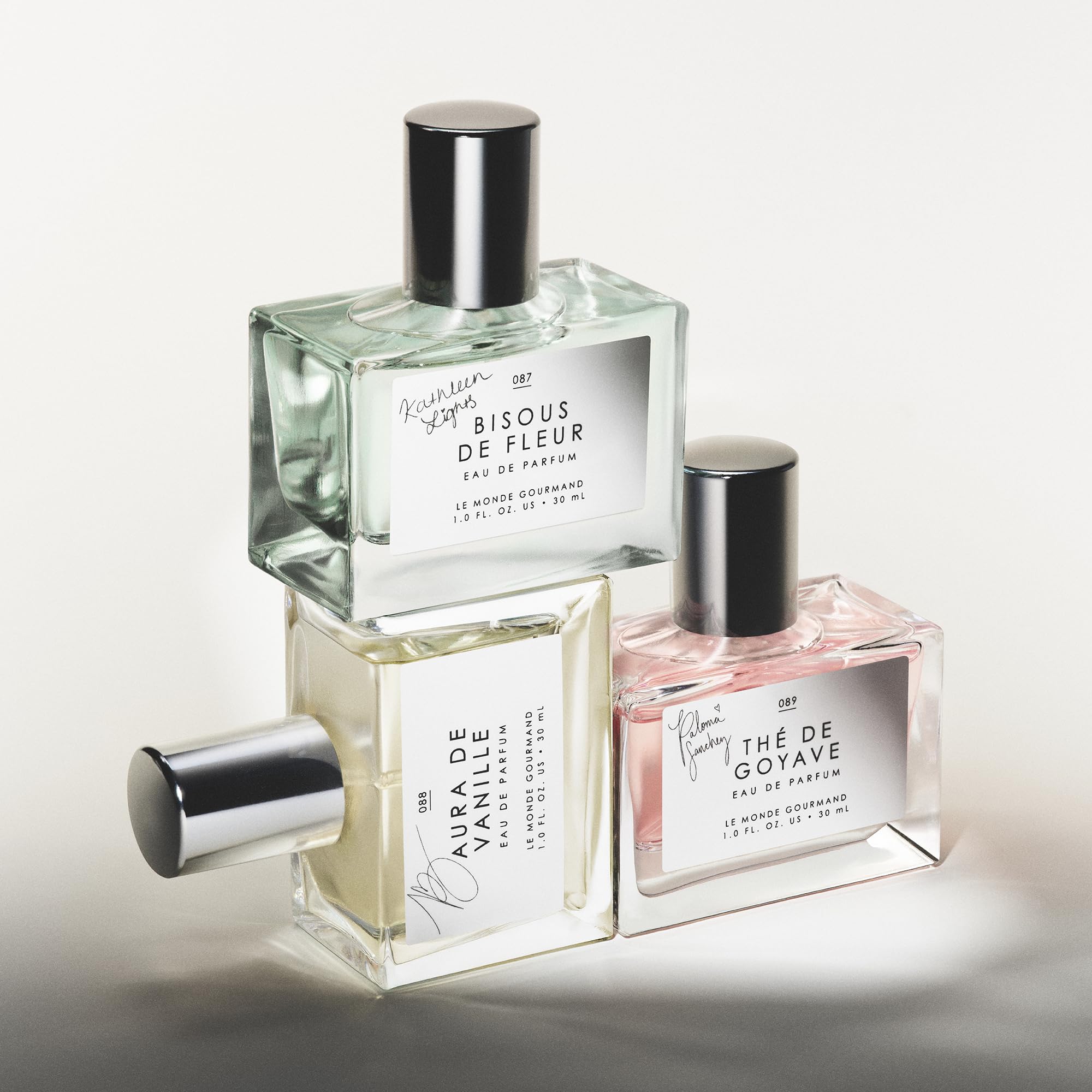 Le Monde Gourmand Bisous de Fleur lifestyle shot, evoking warm amber and vanilla vibes