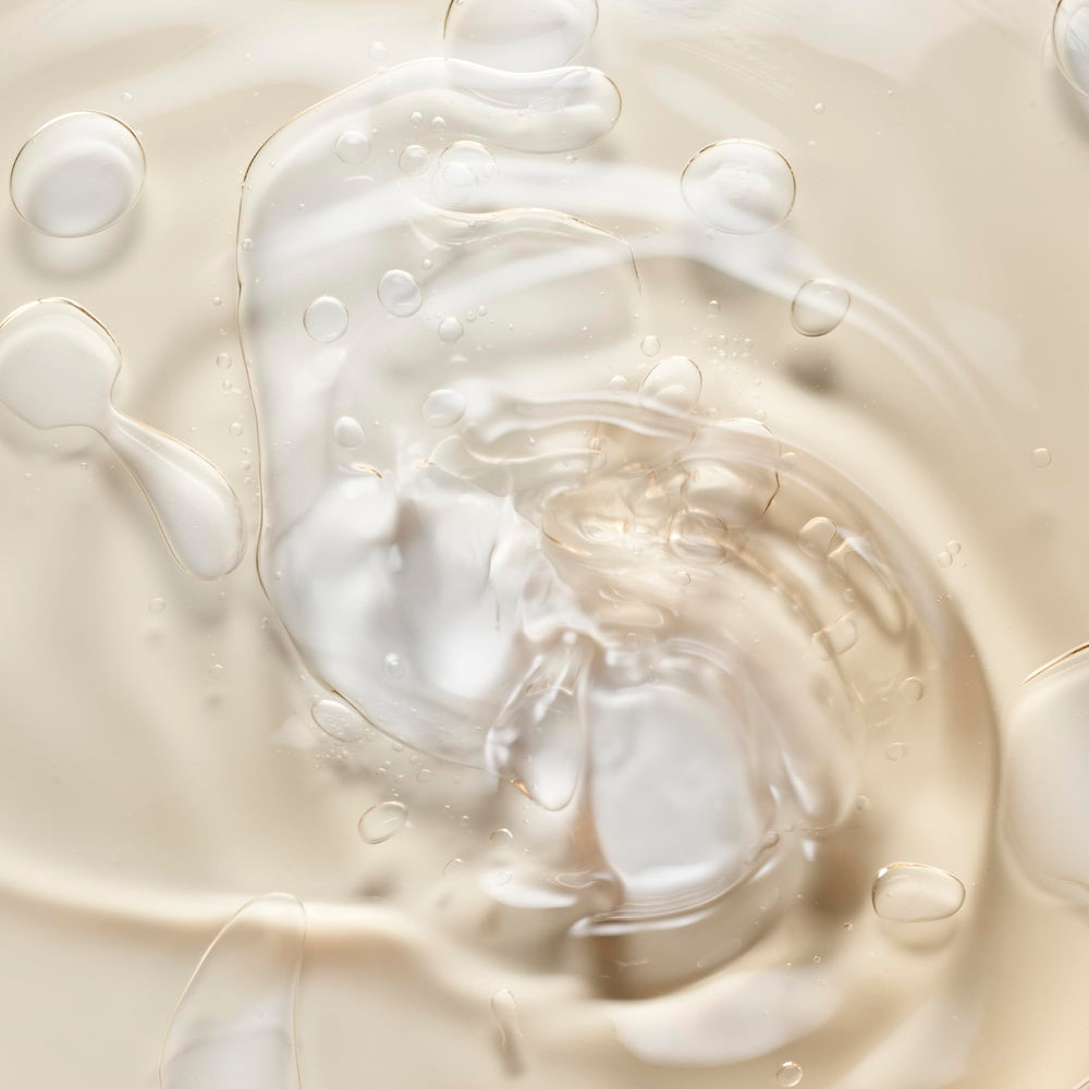 Le Monde Gourmand Chai Épicé oil blends vanilla cream base for lasting softness.