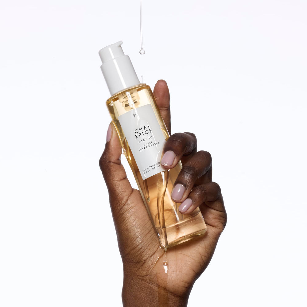 Le Monde Gourmand Chai Épicé oil on wet skin provides dewy glow.