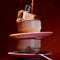 Le Monde Gourmand Chai Épicé Spray applying to pulse points for lasting scent