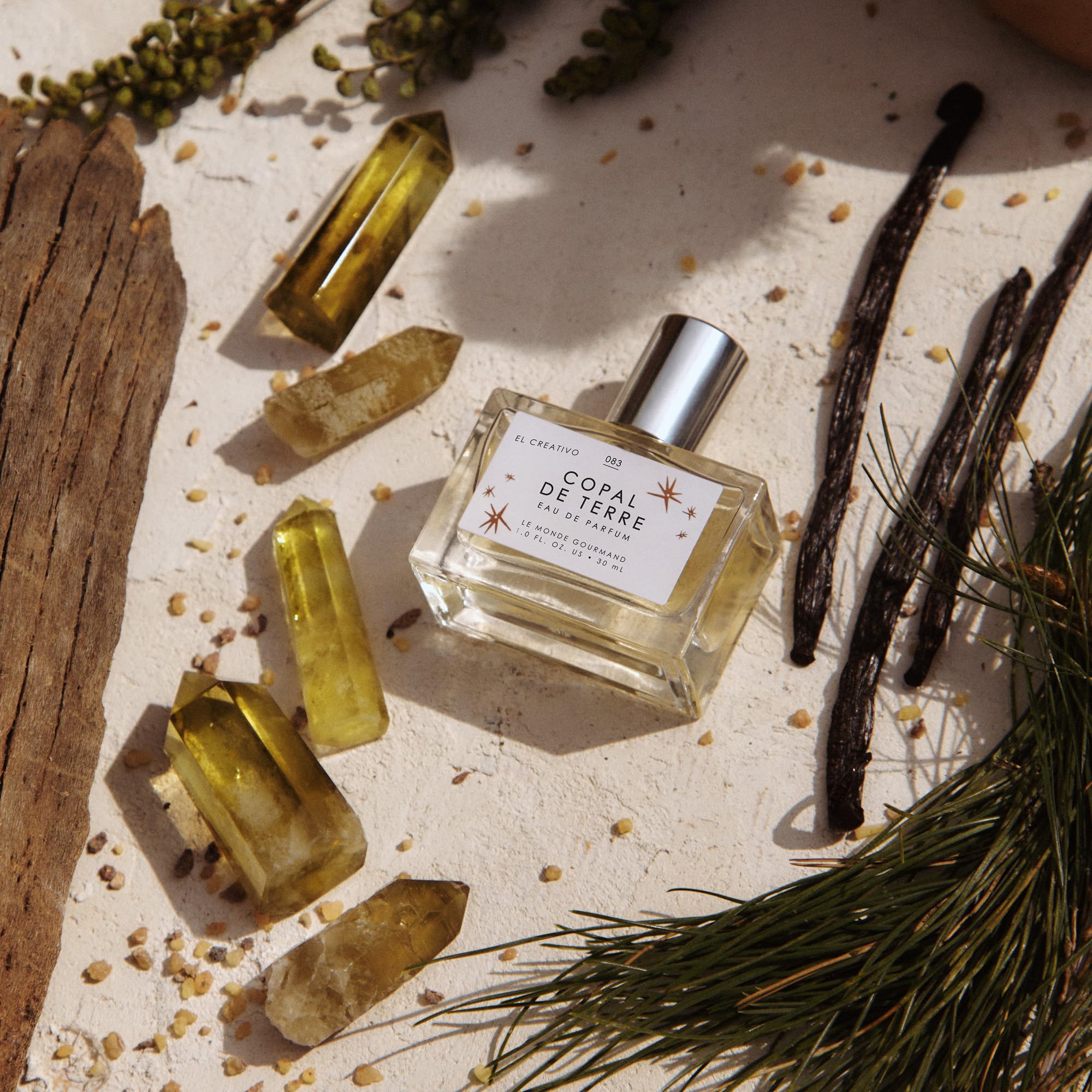 Le Monde Gourmand Copal de Terre vanilla bean highlight evokes comforting warmth for evenings.