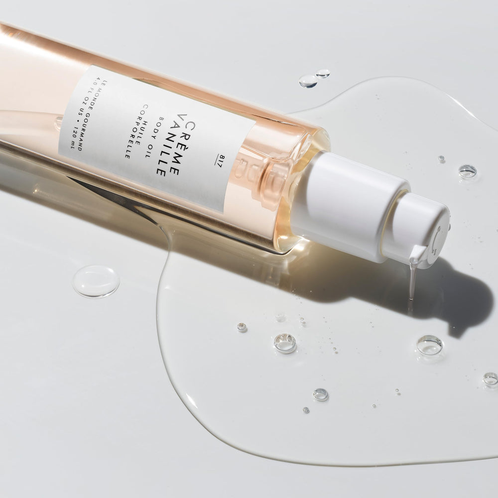 Le Monde Gourmand Crème Vanille Body Oil bath-ready for nourishing soak.