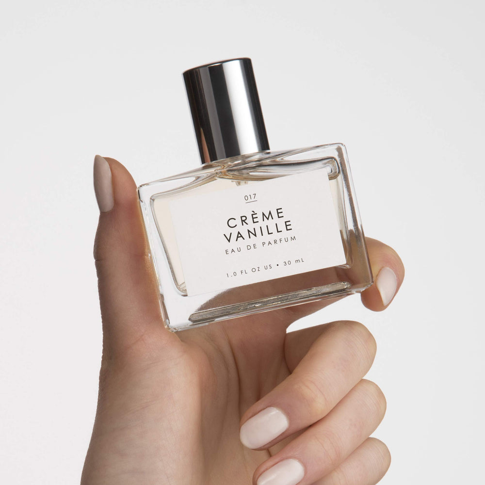 Le Monde Gourmand Crème Vanille brown sugar amber shot; warm, comforting aroma for evenings.