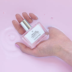 Le Monde Gourmand Fraise Fouettée Spray near neck for lingering bouquet.