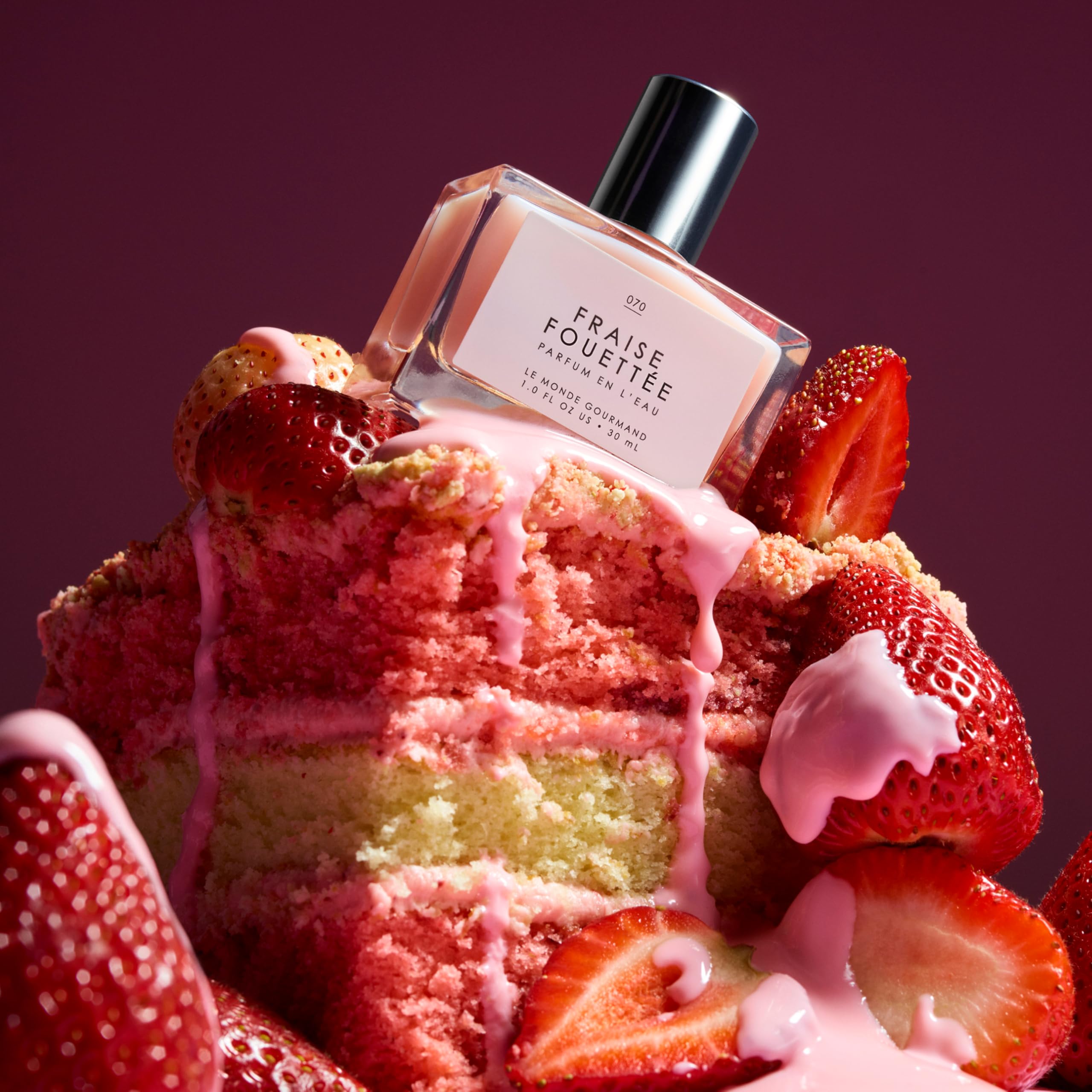 Le Monde Gourmand Fraise Fouettée Spray strawberry note brightens daytime.