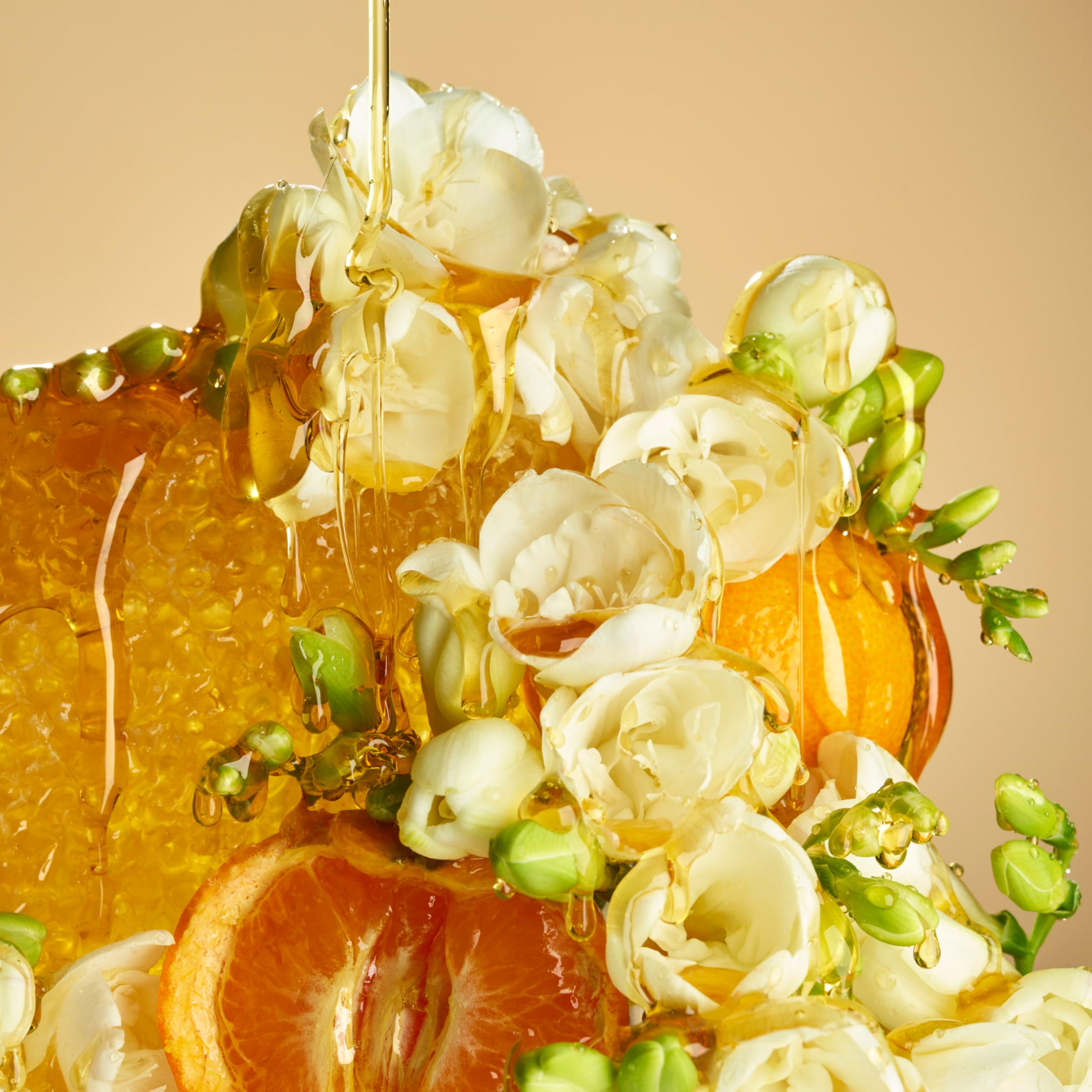 Le Monde Gourmand Miel Bébé macaroon detail hints indulgent, approachable luxury.