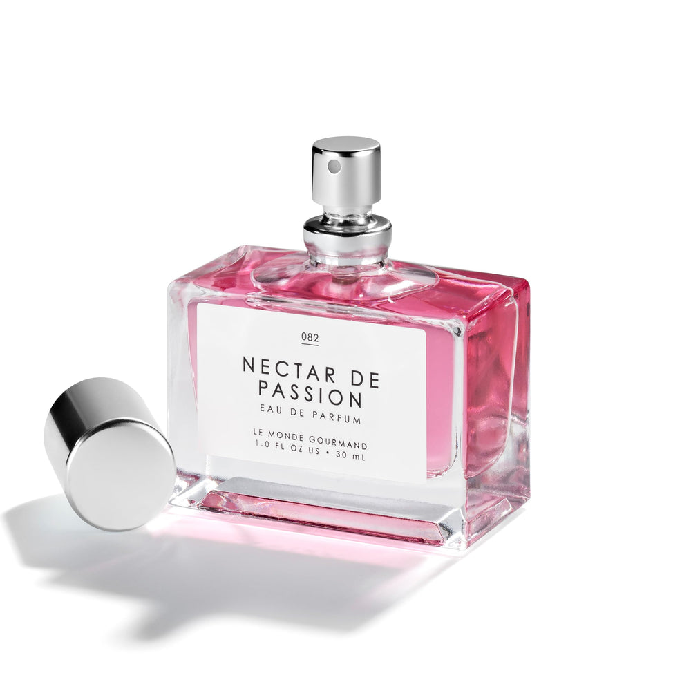 Nectar de Passion base notes vanilla and sandalwood add creamy warmth.