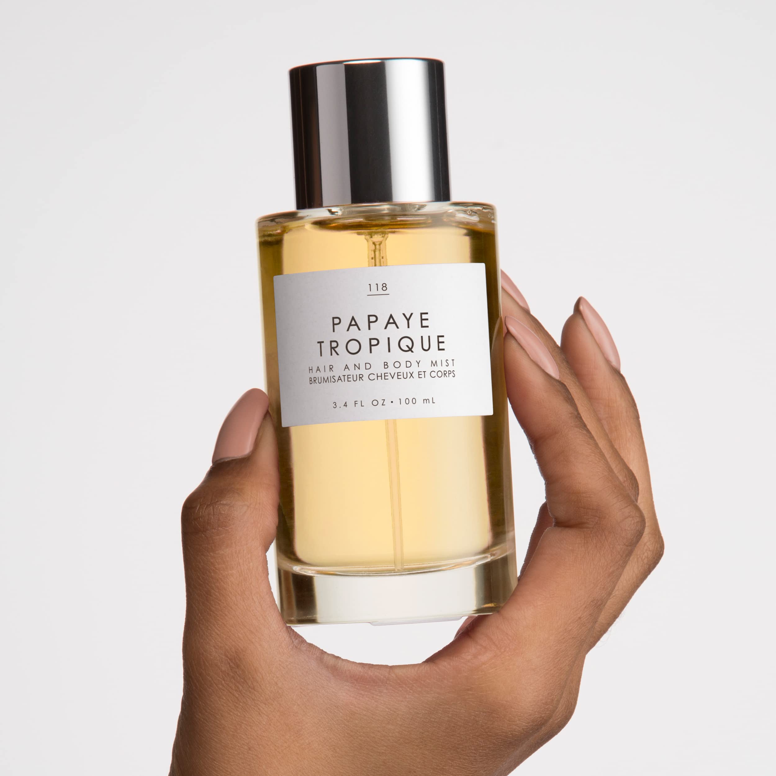 Le Monde Gourmand Papaye Tropique close-up highlights juicy pineapple and papaya notes.