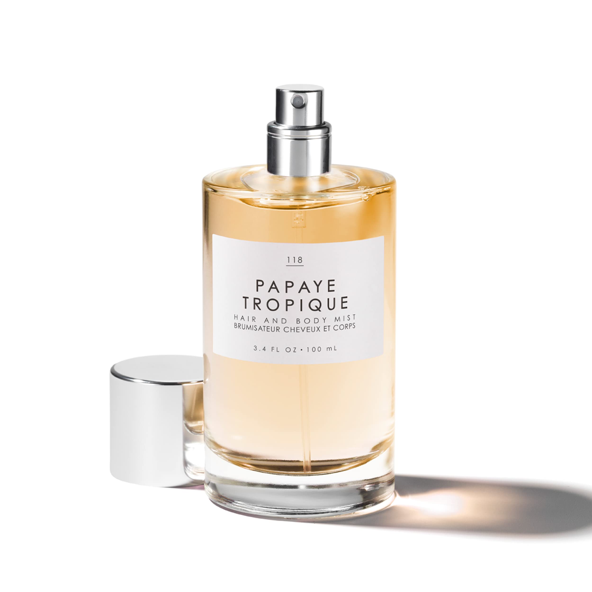 Le Monde Gourmand Papaye Tropique display evokes a tropical mood and luxury.