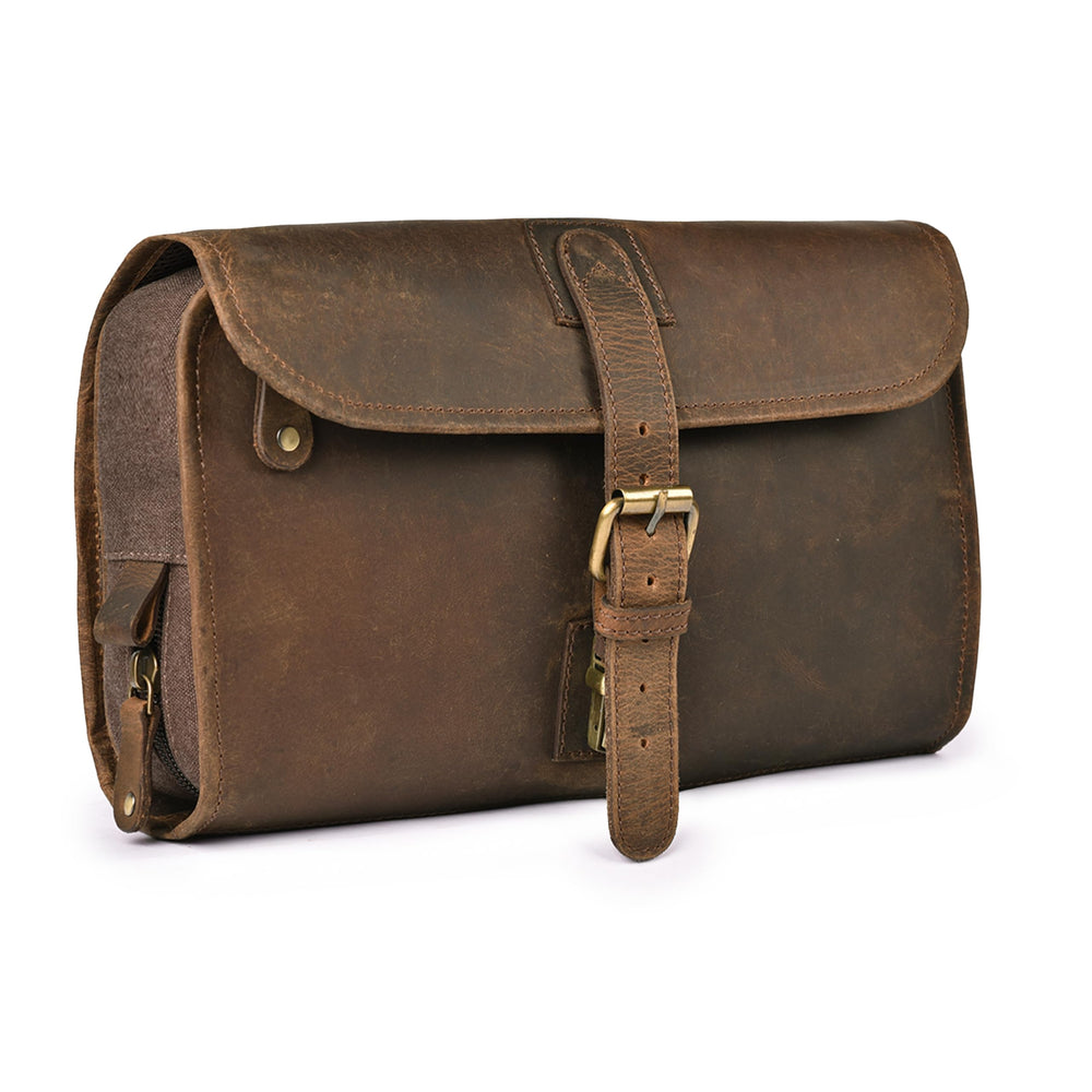 Leather Village hanging toiletry bag in full-grain leather for durable travel storage