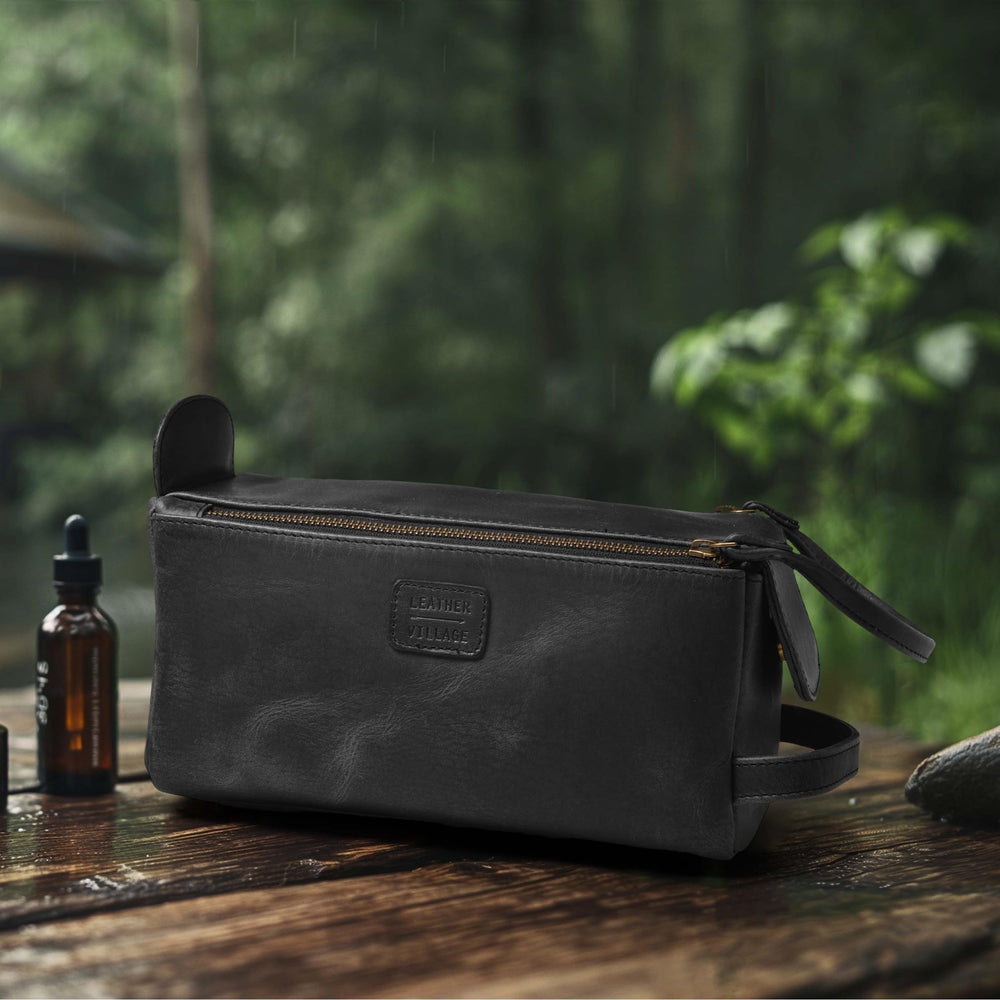 LEATHER VILLAGE magnetic button closure allows secure, easy access