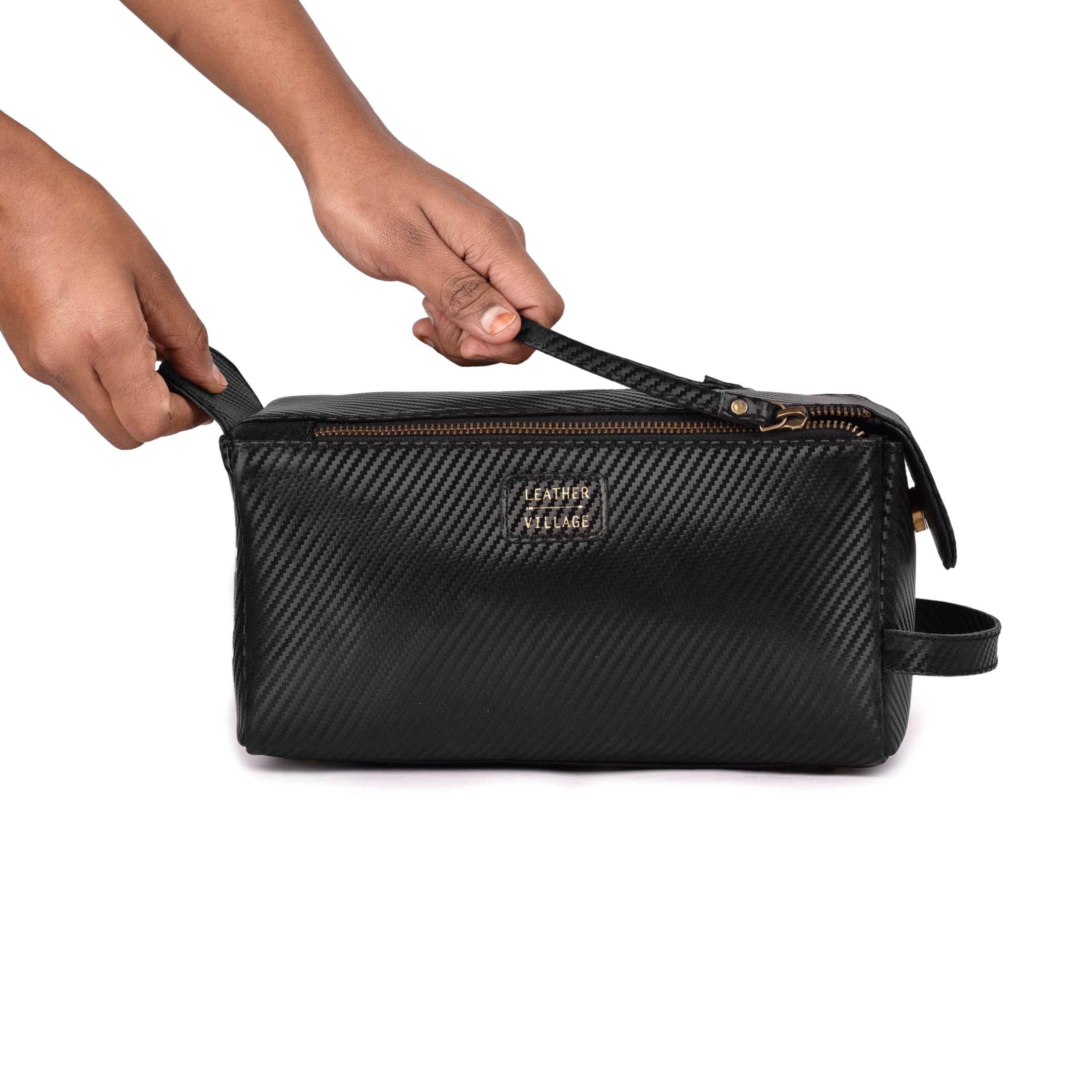 Leather Village unisex organizer makes a thoughtful travel gift.