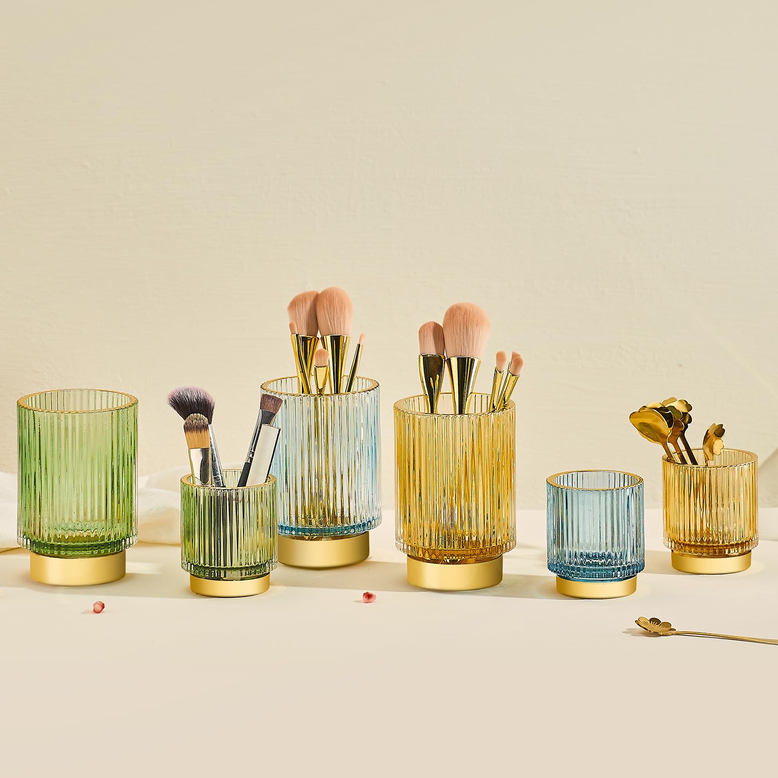 LEICURACE counter display shows compact organization without clutter.