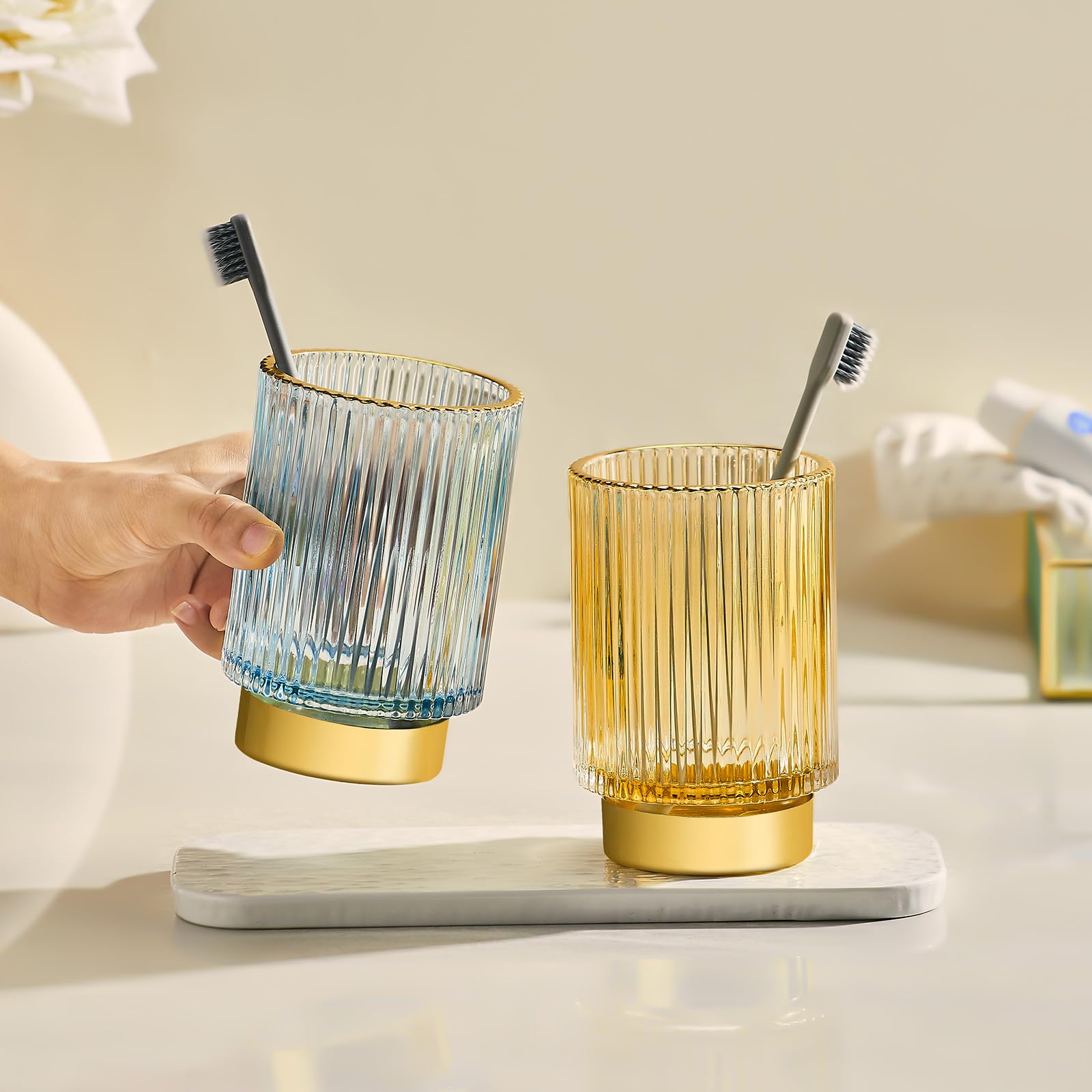 LEICURACE multifunctional glass cup serves makeup, stationery, and more.
