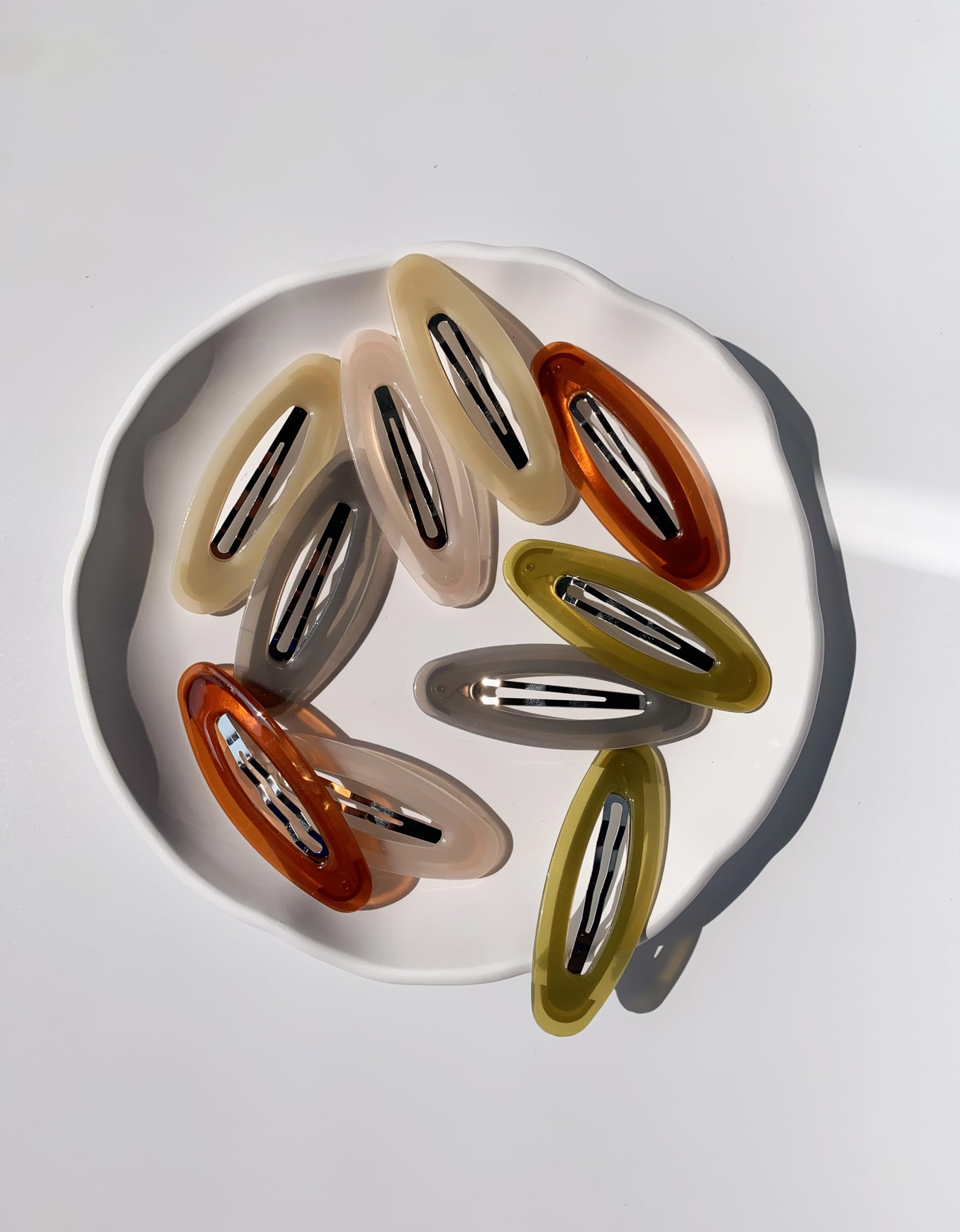 Lemeilleur blue resin oval clip combines color and dependable grip.