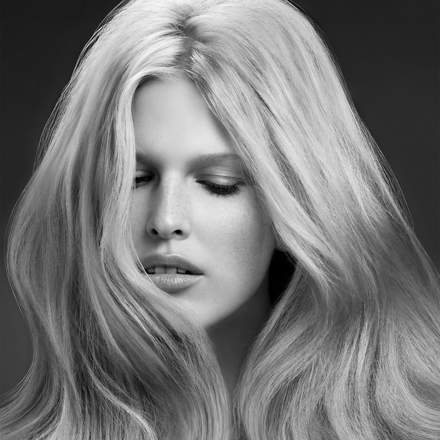 Leonor Greyl mousse au Lotus Volumatrice bottle demonstrates styling support.
