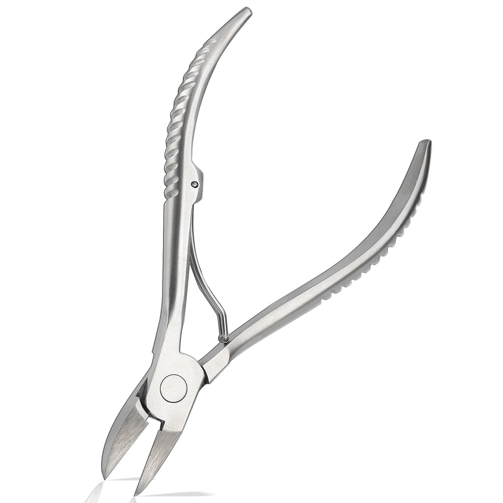 LePinko heavy-duty toe nail clippers blade closeup for precise trimming