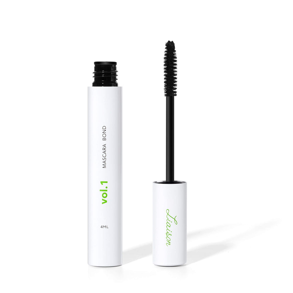 Liaison Mascara Bond flake-free fiber close-up showing buildable length for dramatic lashes.