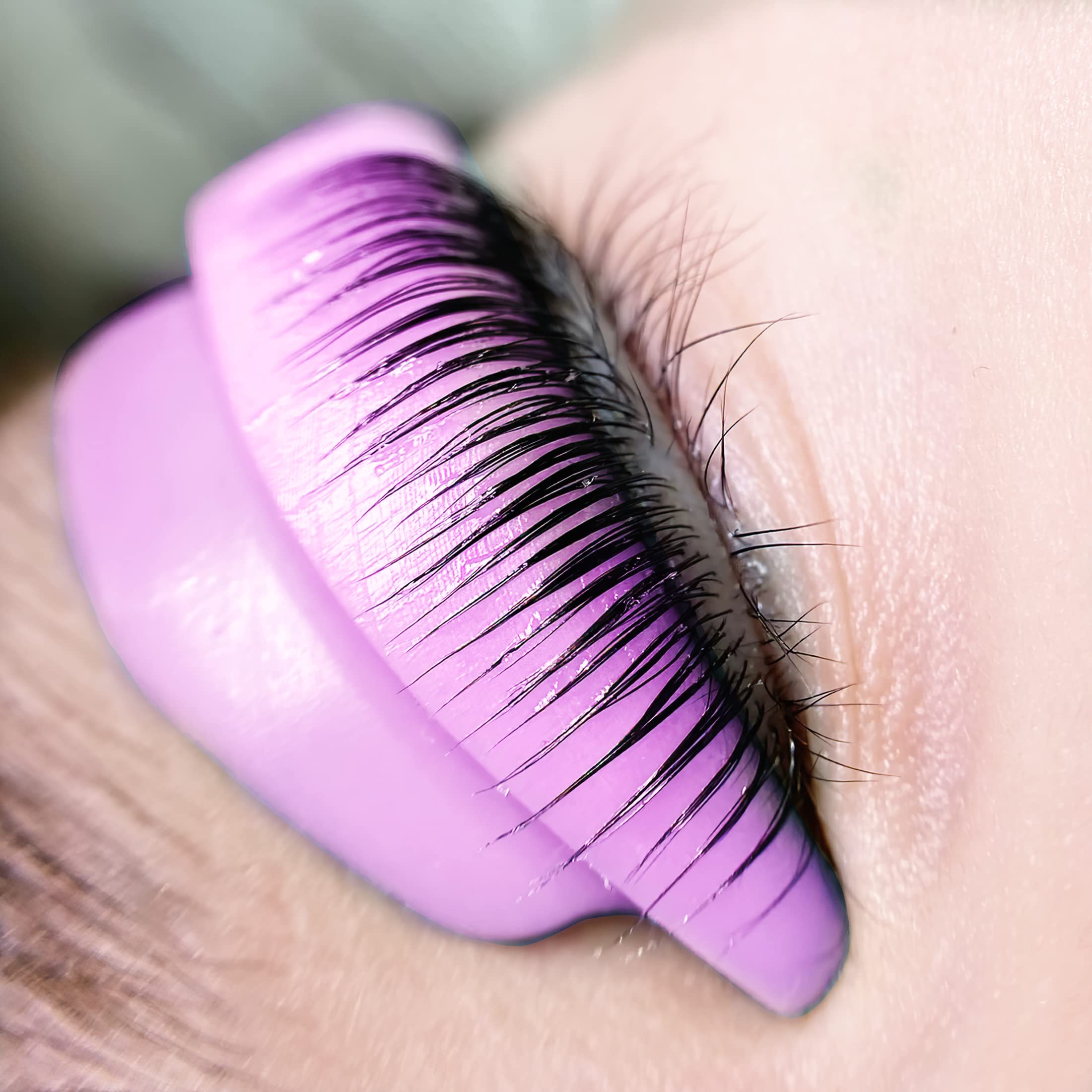 Liber Beauty eye-shape versatility pads fit different eye shapes.