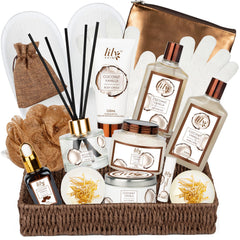 LILY ROY bath gift basket 17-piece in a natural basket, ideal for luxurious self-care gifting.