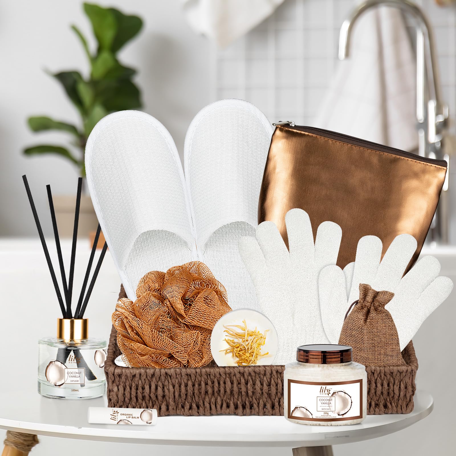 LILY ROY body cream tub, rich moisture for everyday pampering.
