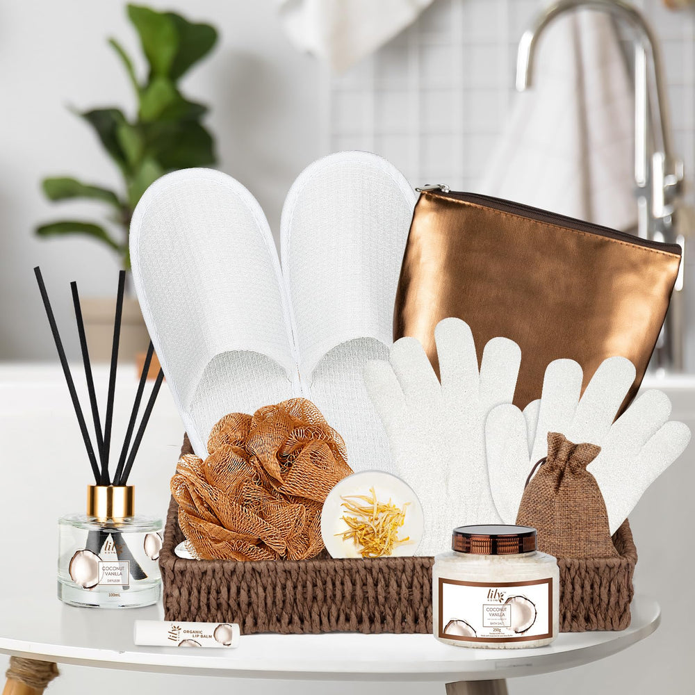 LILY ROY body cream tub, rich moisture for everyday pampering.