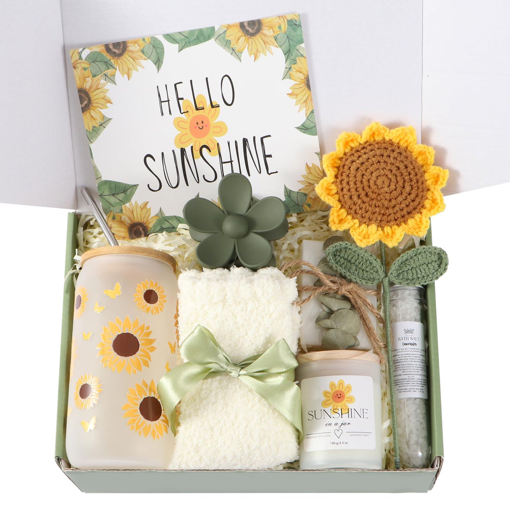 Linsuiyyds candle in Christmas gift basket for cozy, relaxing moments