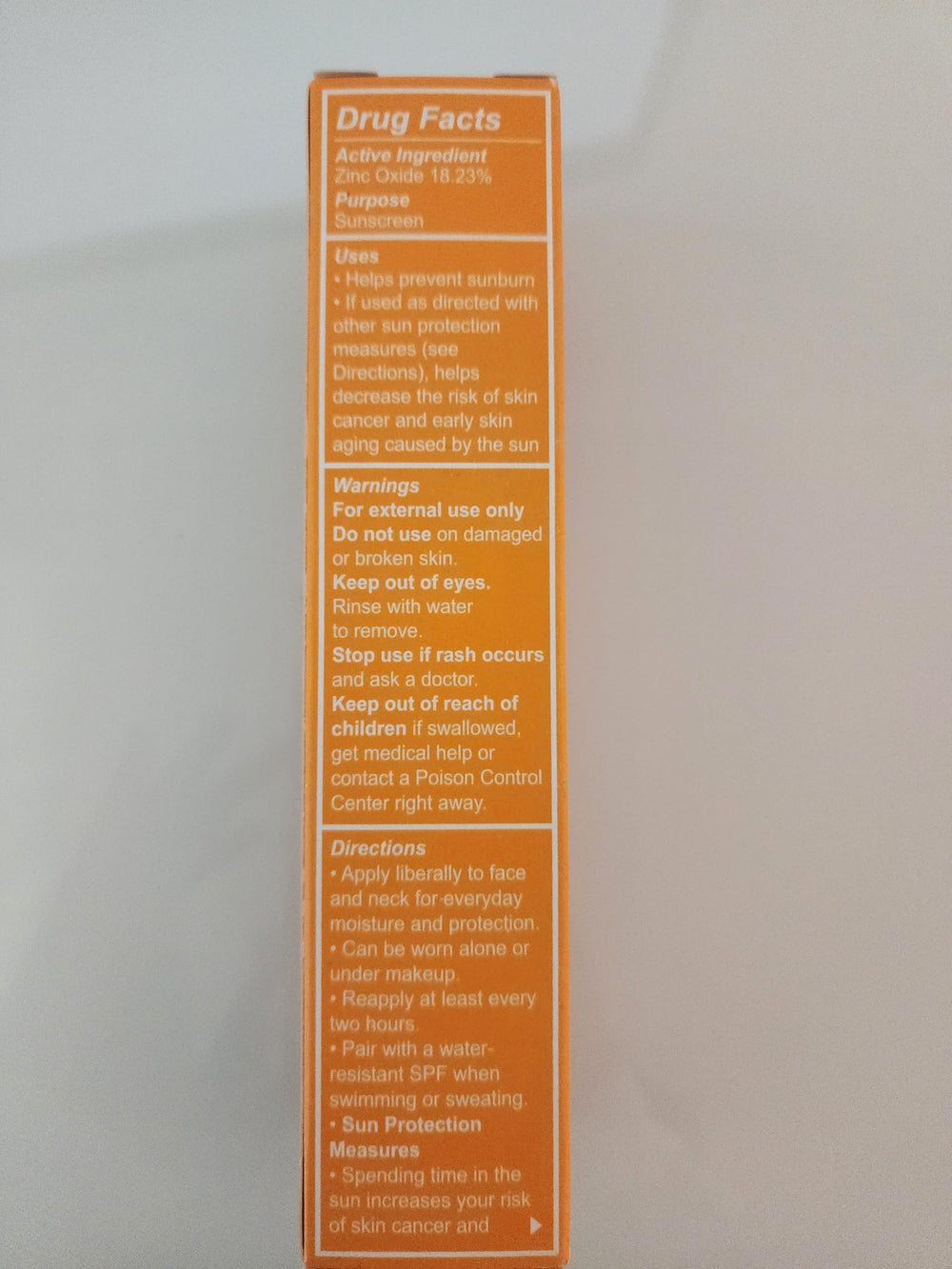 Reef-safe symbol communicates eco-friendly sunscreen choice from Live Tinted Hueguard Mini