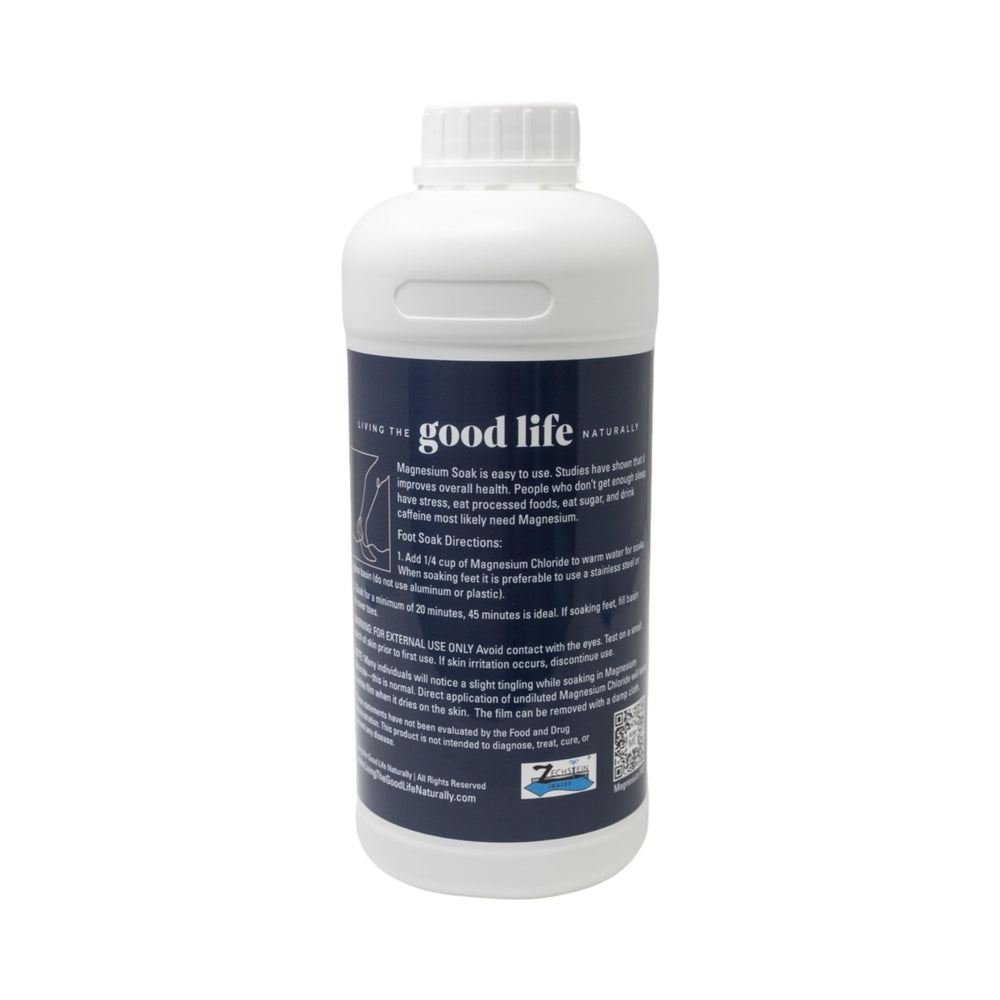 Living the Good Life Naturally magnesium soak immersed hands showing skin-softening bath.