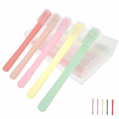 LIZICH Eyelid Brush soft silicone close-up for gentle eyelid cleansing