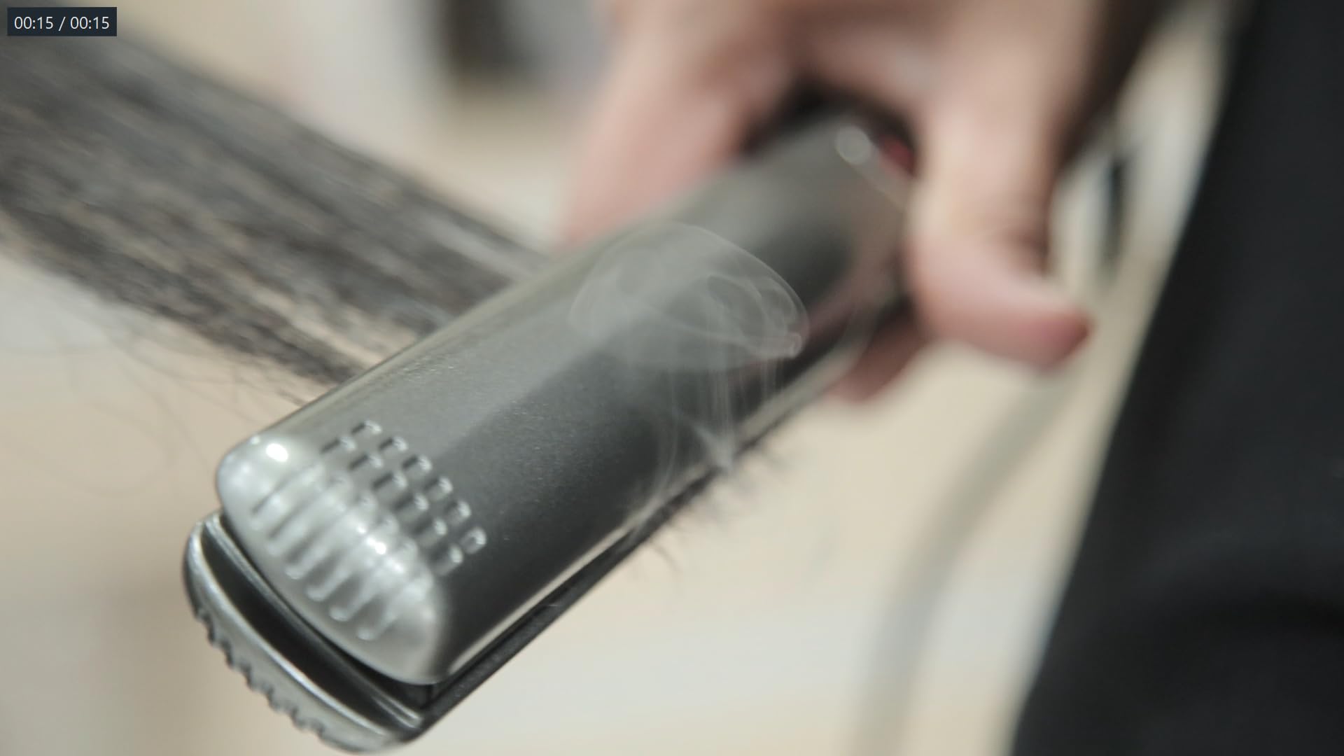 Lizze Extreme styling tool delivers salon-like results at home.